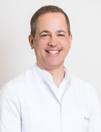 Prim. Priv.-Doz. Dr. Oliver Preyer, MBA